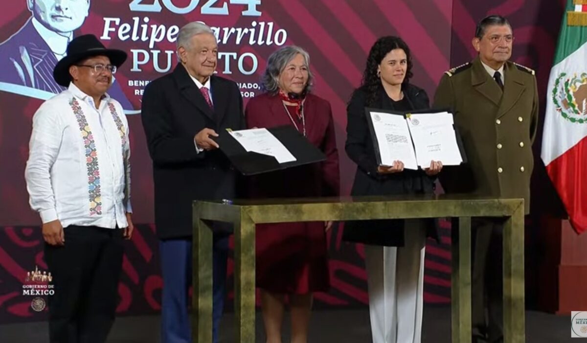 AMLO firma reformas constitucionales de Guardia Nacional y Pueblos Indígenas