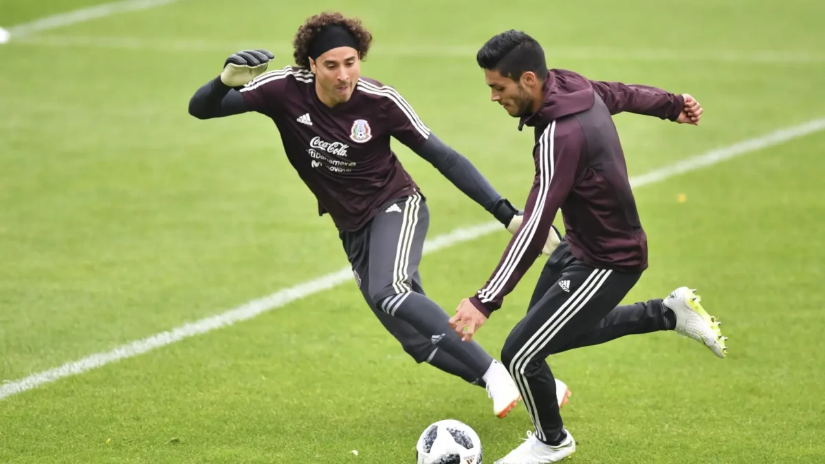 Ochoa y Raúl Jiménez volverían a la Selección Nacional