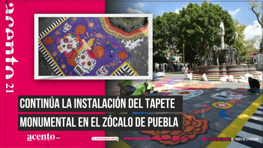 Continúa la instalación del Tapete Monumental en el Zócalo de Puebla.