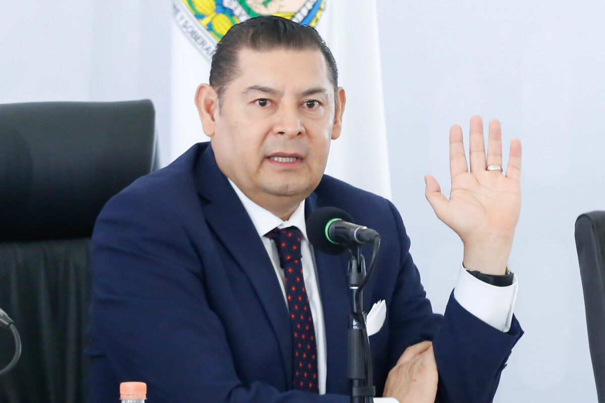 Alejandro Armenta ofrece apoyo a alcaldes de Puebla víctimas de extorsión