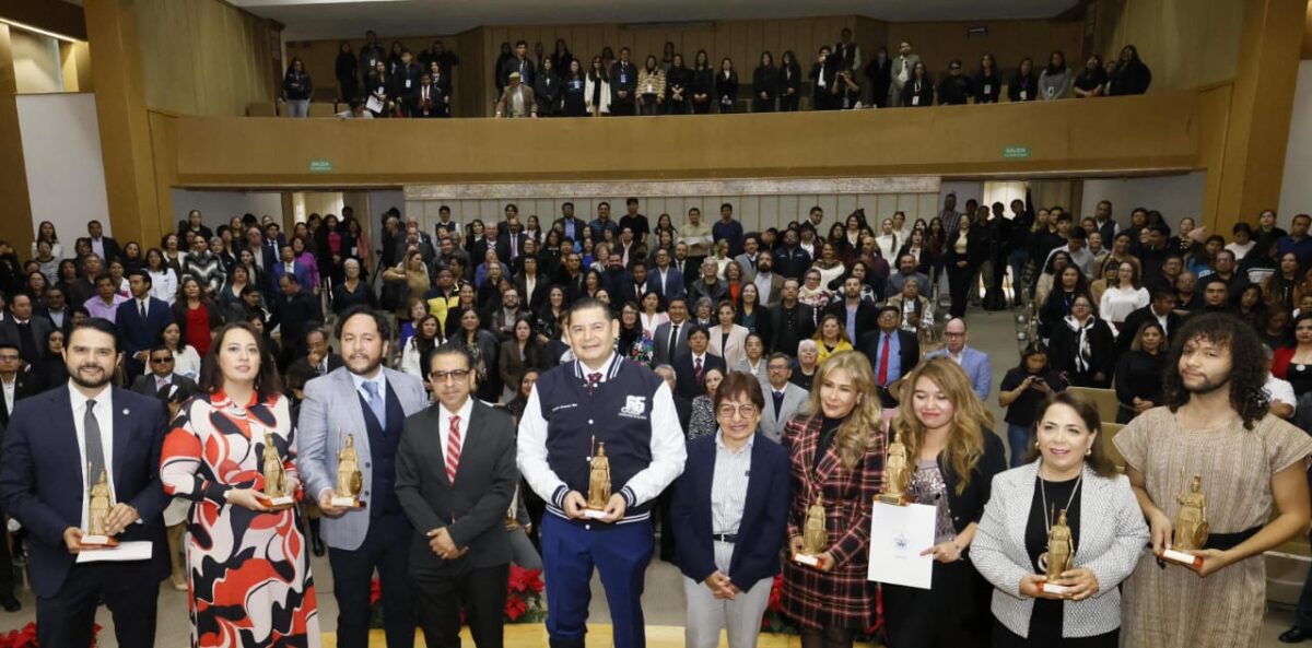 Alejandro Armenta, orgulloso de ser el primer gobernador con formación en administración pública