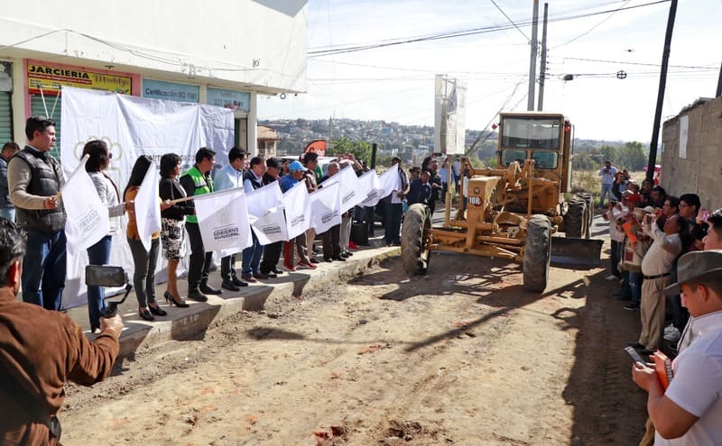 Omar Muñoz continúa arranque de obras en Cuautlancingo con colocación de adoquín en Sanctorum