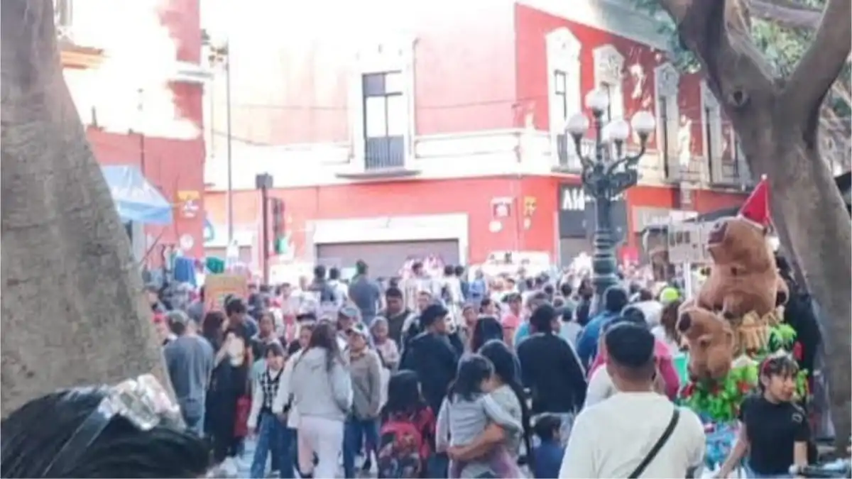 Riña entre ambulantes termina en balacera en el centro de Puebla