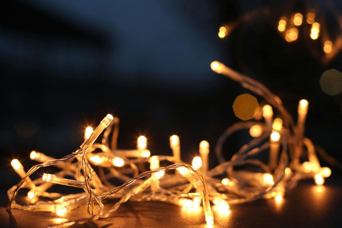 Luces de navidad, uno de los elementos del árbol de Navidad