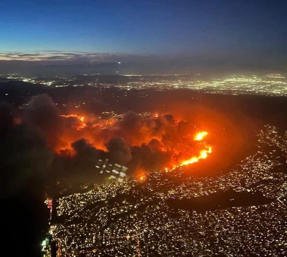 Sheinbaum expresa apoyo a California por incendios