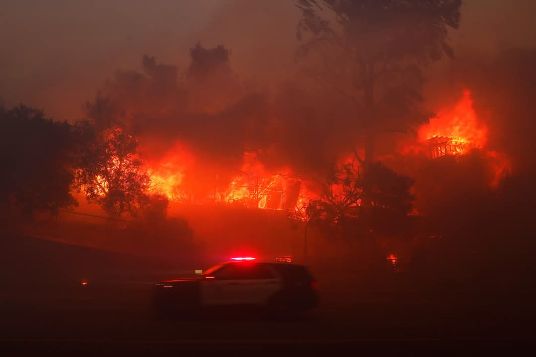 Sheinbaum expresa apoyo a California por incendios