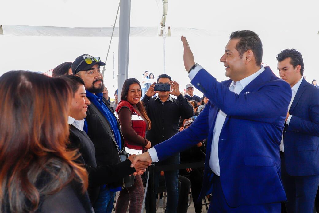 Alejandro Armenta, inauguró el edificio "A" del Bachillerato del Centro Escolar Manuel Bartlett Díaz.