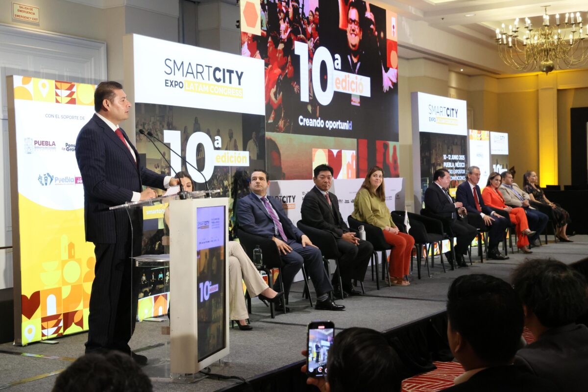 iniciativas como SMART City significa que el gobierno estatal, municipal y federal se enfocan en el conocimiento para el ejercicio público”, expresó el gobernador de Puebla