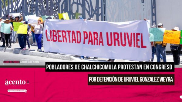 Pobladores de Chalchicomula protestan en el Congreso por detención de Uruviel González Vieyra