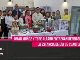 Omar Muñoz y Tere Alfaro entregan refrigerador a la estancia de día de Cuautlancingo