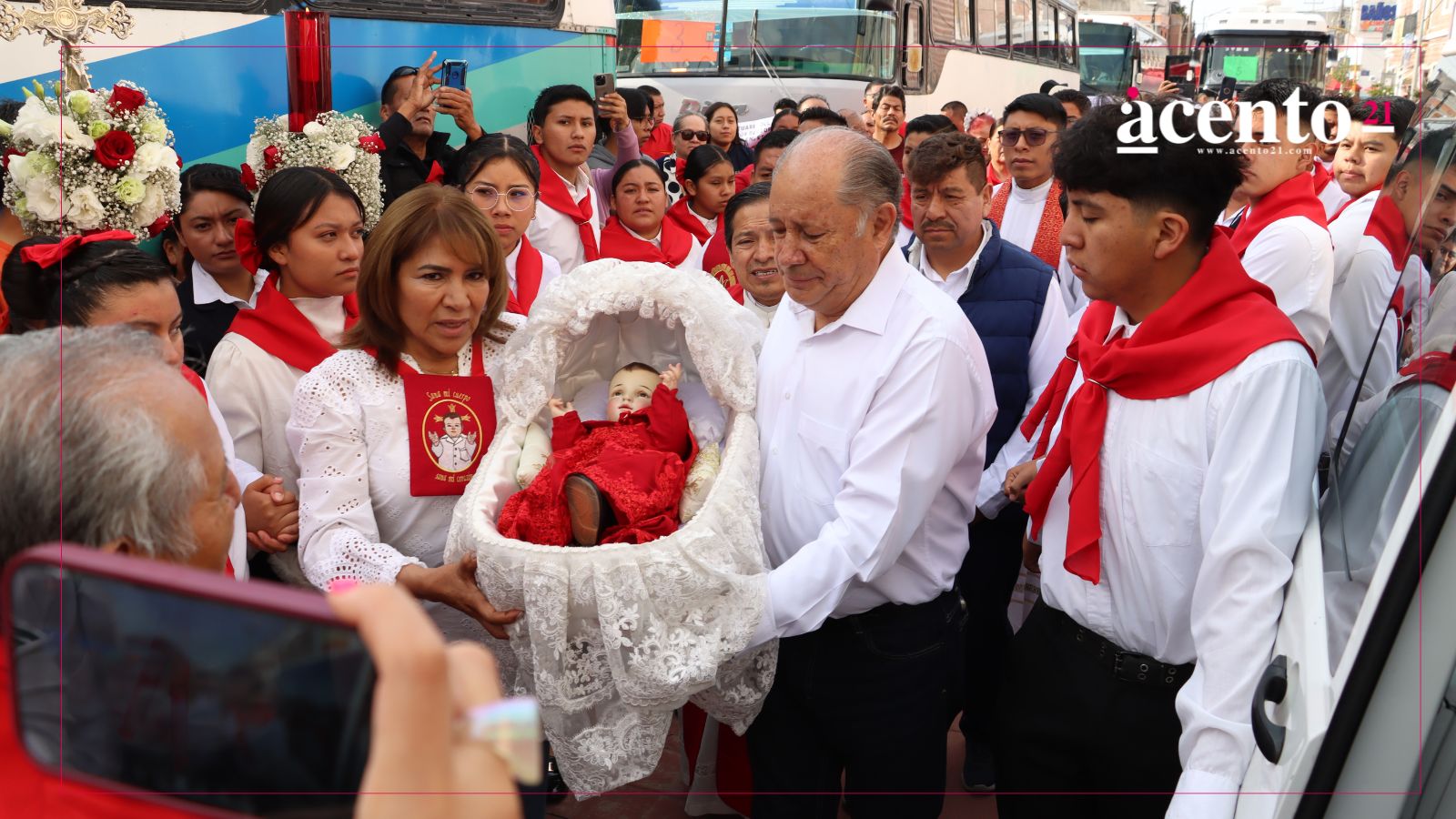 El Santo Niño Doctor de los Enfermos participa en la Procesión de Viernes Santo en la Ciudad de Puebla.