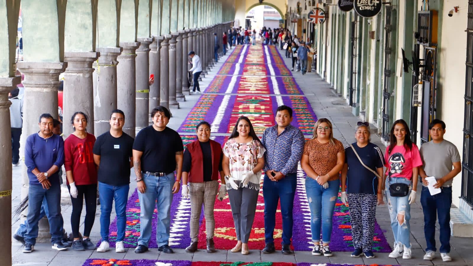 Encabeza Tonantzin Fernández la colocación de la alfombra monumental de Semana Santa