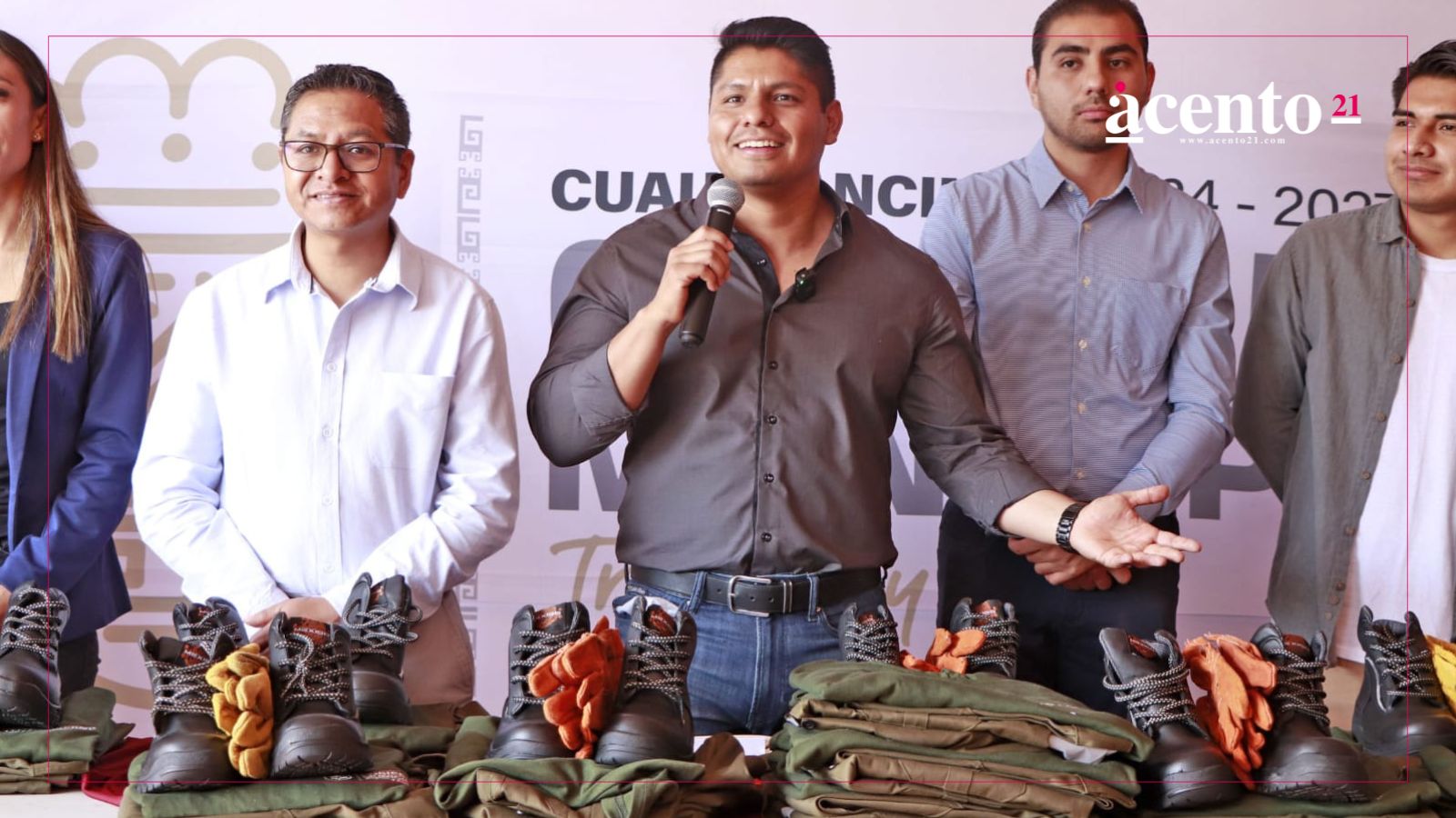 Entrega Omar Muñoz uniformes al personal del Servicio de Recolección de Residuos Sólidos Urbanos