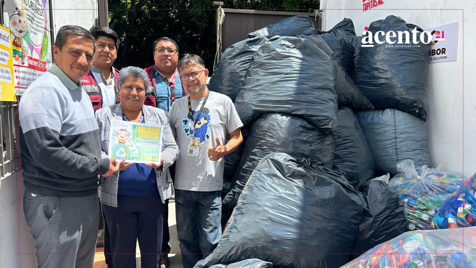Gobierno Municipal de Cuautlancingo entrega 700 kg de tapitas a “Banco de Tapitas A. C.”