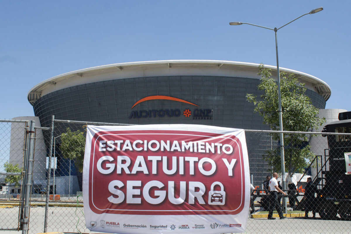 El gobernador aprovechó para garantizarle a los poblanos que ya no habrá cobros por estacionarse en el estacionamiento de los estadios.