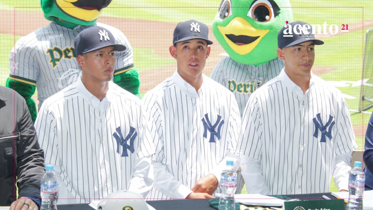 Prospectos de Pericos de Puebla firman contrato con Yankees de Nueva York