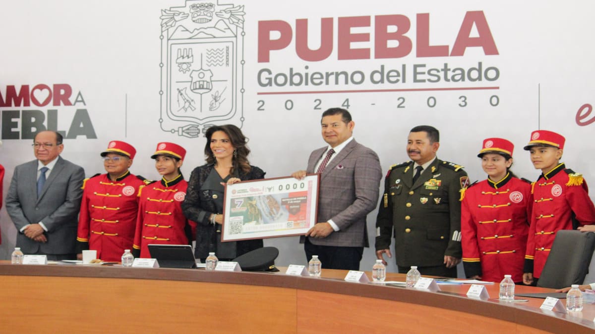 Presentan billete conmemorativo del 5 de Mayo en la Lotería Nacional