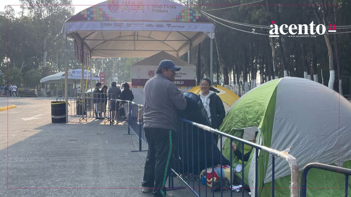 ¡Ya hay fila para la Feria de Puebla! Estos jóvenes llegaron 48 horas antes de la inauguración para ver a Maroon 5