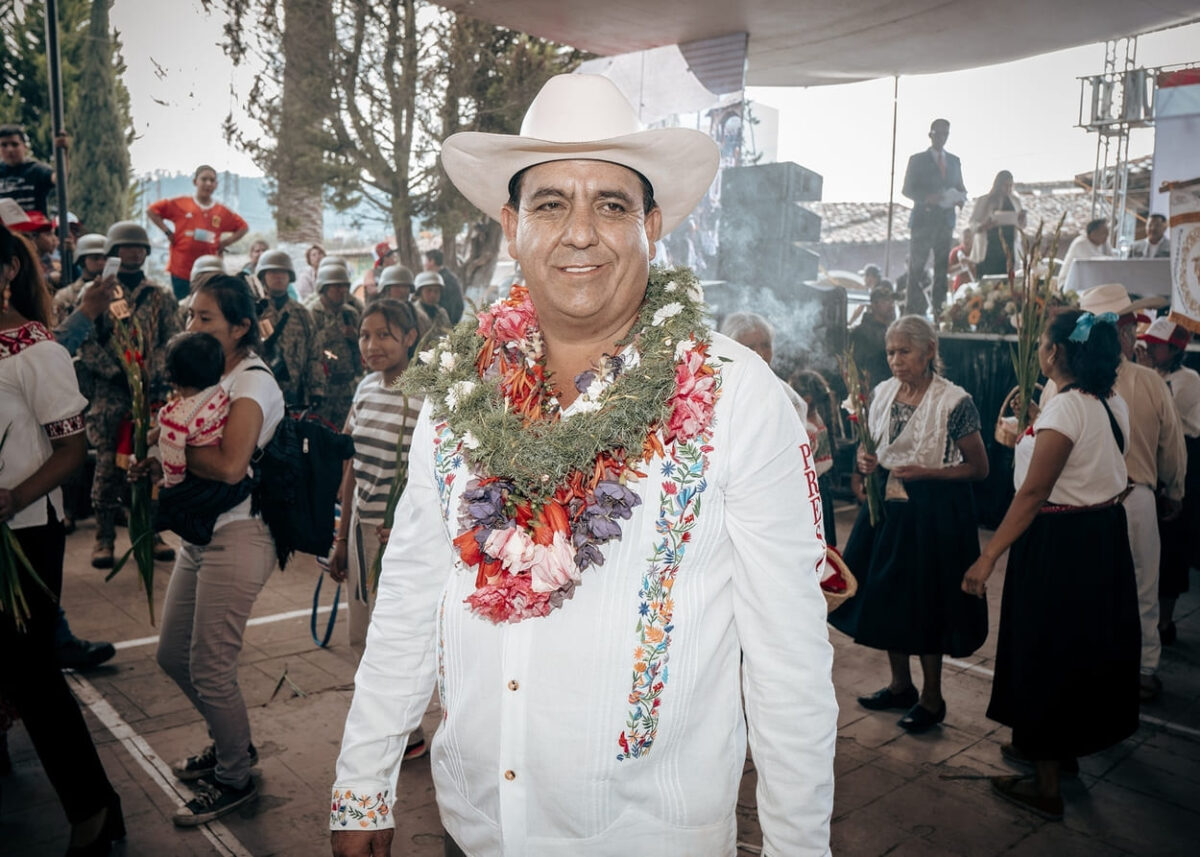 Ahora catean y aseguran casa del edil de Ahuazotepec