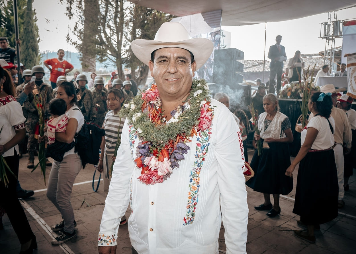 Ahora catean y aseguran casa del edil de Ahuazotepec