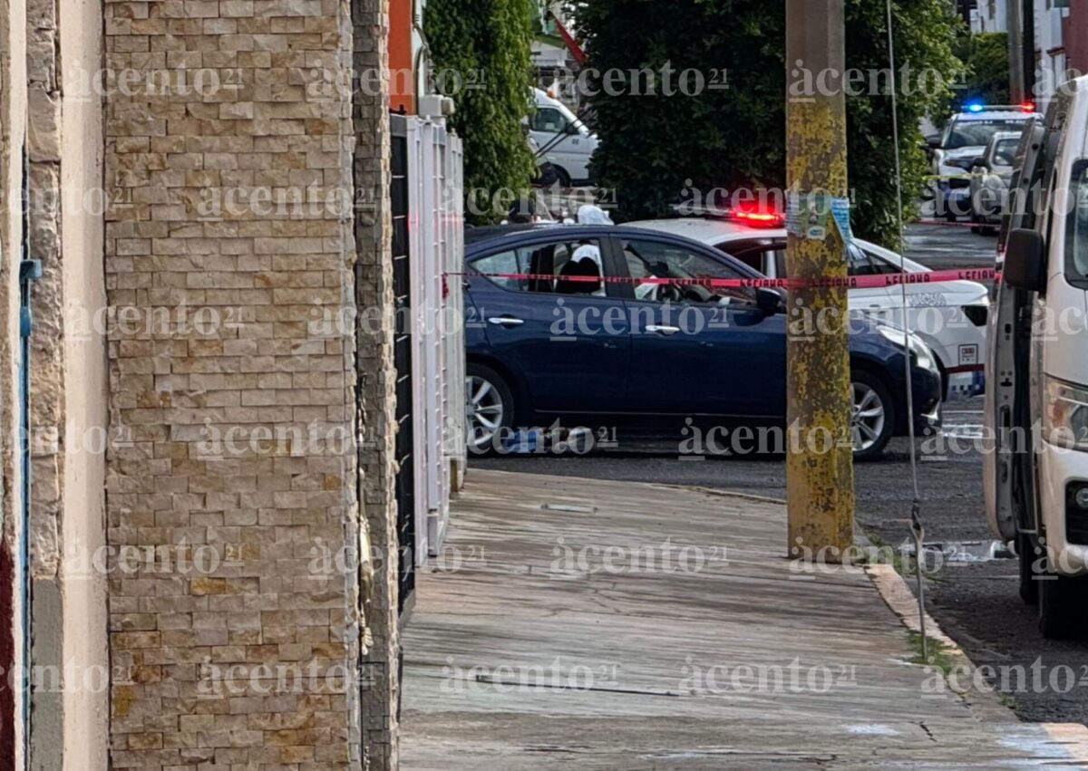 A tiros, asesinan a mujer dentro de su auto en la colonia Alseseca