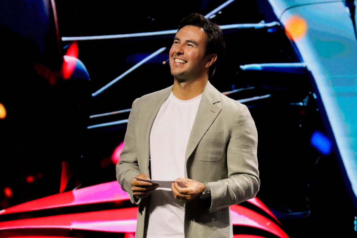 ¿Checo Pérez regresa a la Fórmula 1? Esto dijo en el Festival de las Ideas