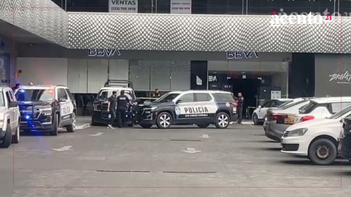 Hieren de bala a escolta de cuentahabiente en Plaza Kentro de la Vía Atlixcáyotl