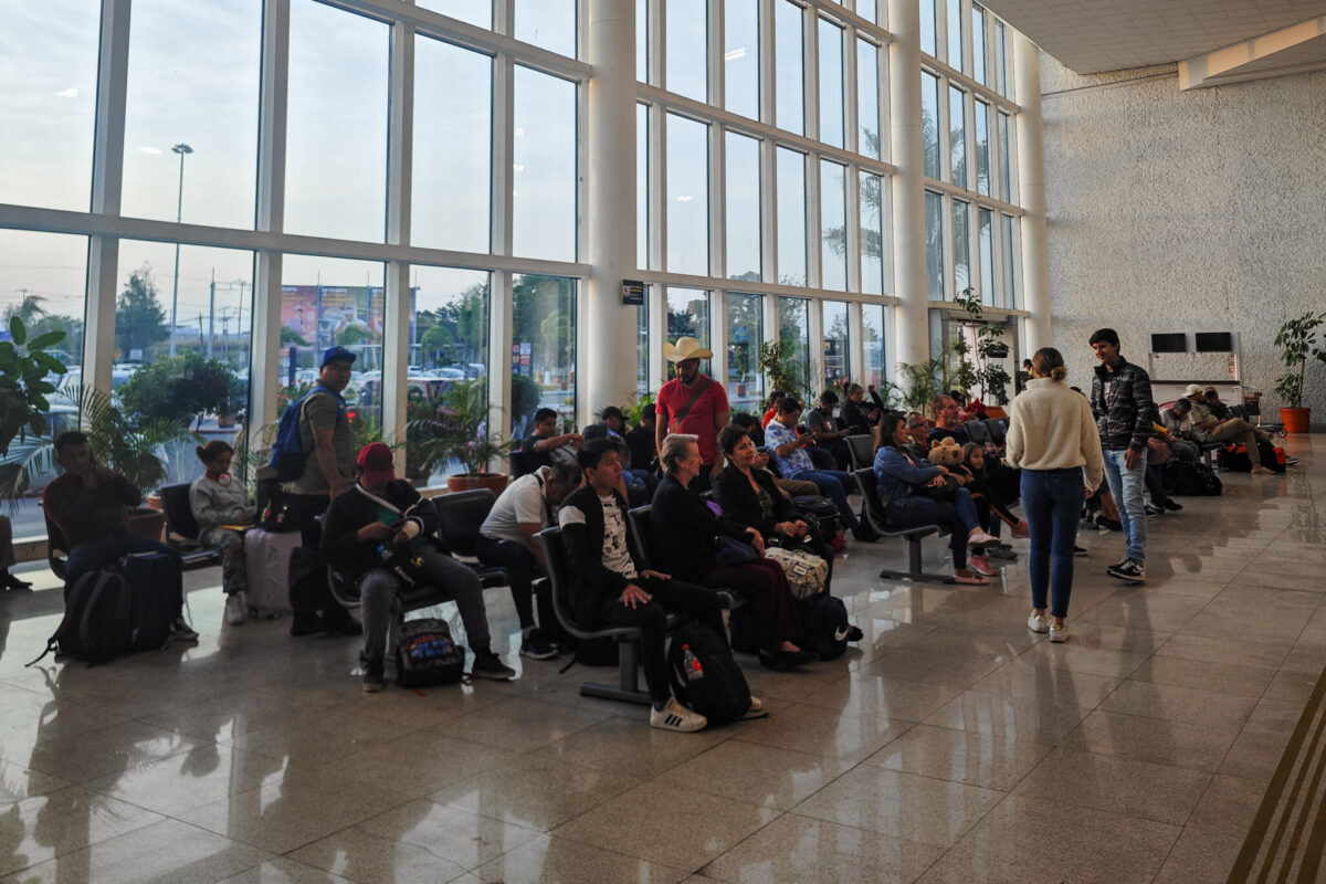n una reunión con el gobernador Alejandro Armenta Mier, se presentó la propuesta de que su nombre pasara a Aeropuerto Internacional 5 de Mayo.