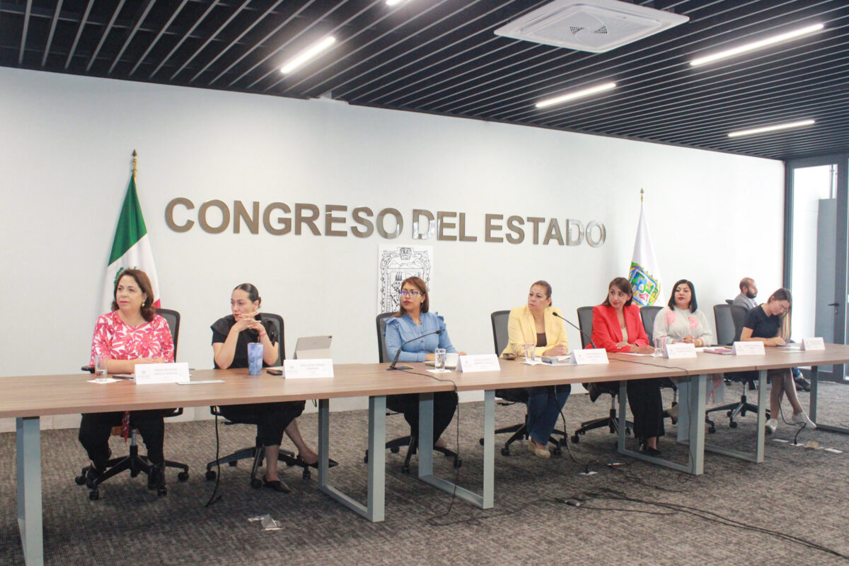 La Comisión de Educación del Congreso del Estado aprobó reformas para repartir productos de gestión menstrual en escuelas de Puebla.