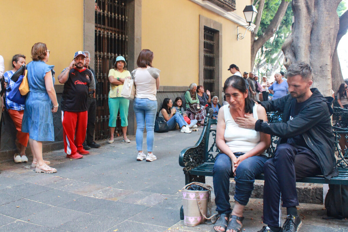 En estos últimos días en Puebla se ha presentado caso de un hombre proveniente de Rumania que asegura sana a las personas con sus manos, o como dicen los visitantes, con su energía. 