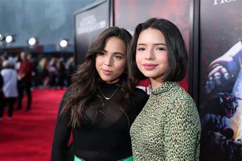 Majo Aguilar, miembro de la reconocida dinastía Aguilar, cautivó al público al entonar el Himno Nacional Mexicano sin errores durante la pelea entre Saúl 'Canelo' Álvarez