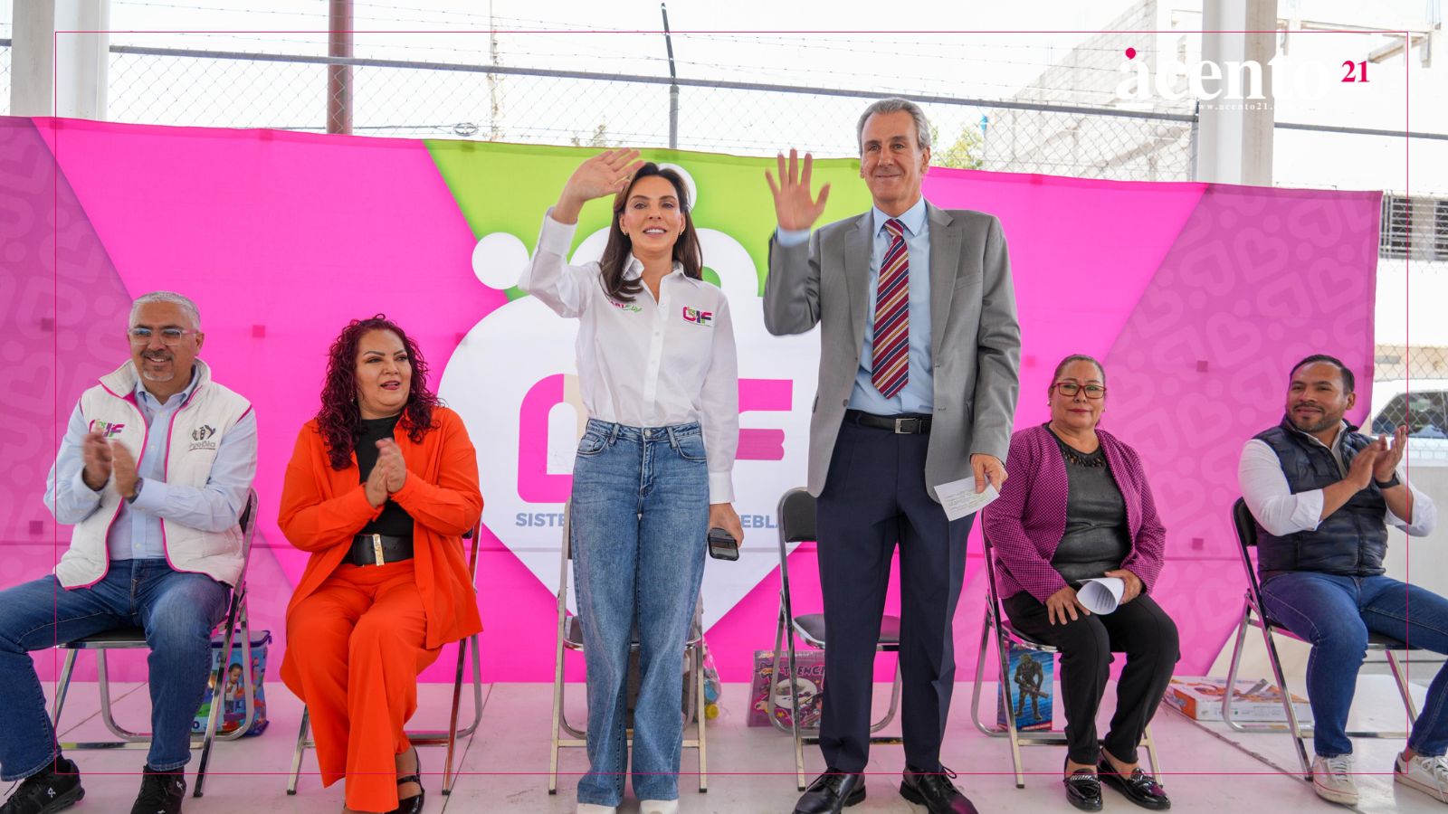 Pepe Chedraui y MariElise Budib conviven y regalan juguetes a niñas y niños del Centro Comunitario de San Ramón