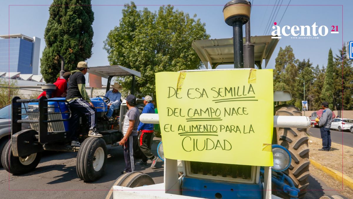 Con tractores, campesinos se manifiestan de nueva cuenta en el SAT de Angelópolis