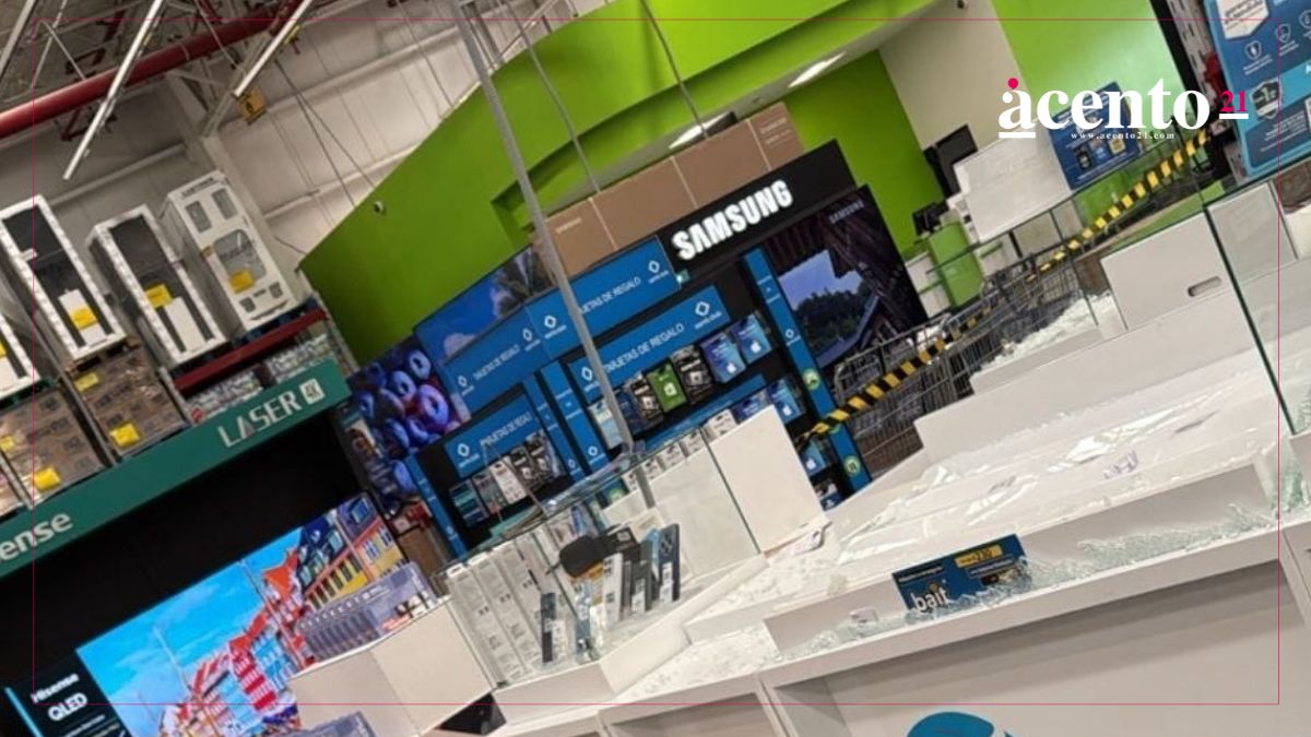 Dan cristalazo y roban celulares del Sam’s Club de Periplaza