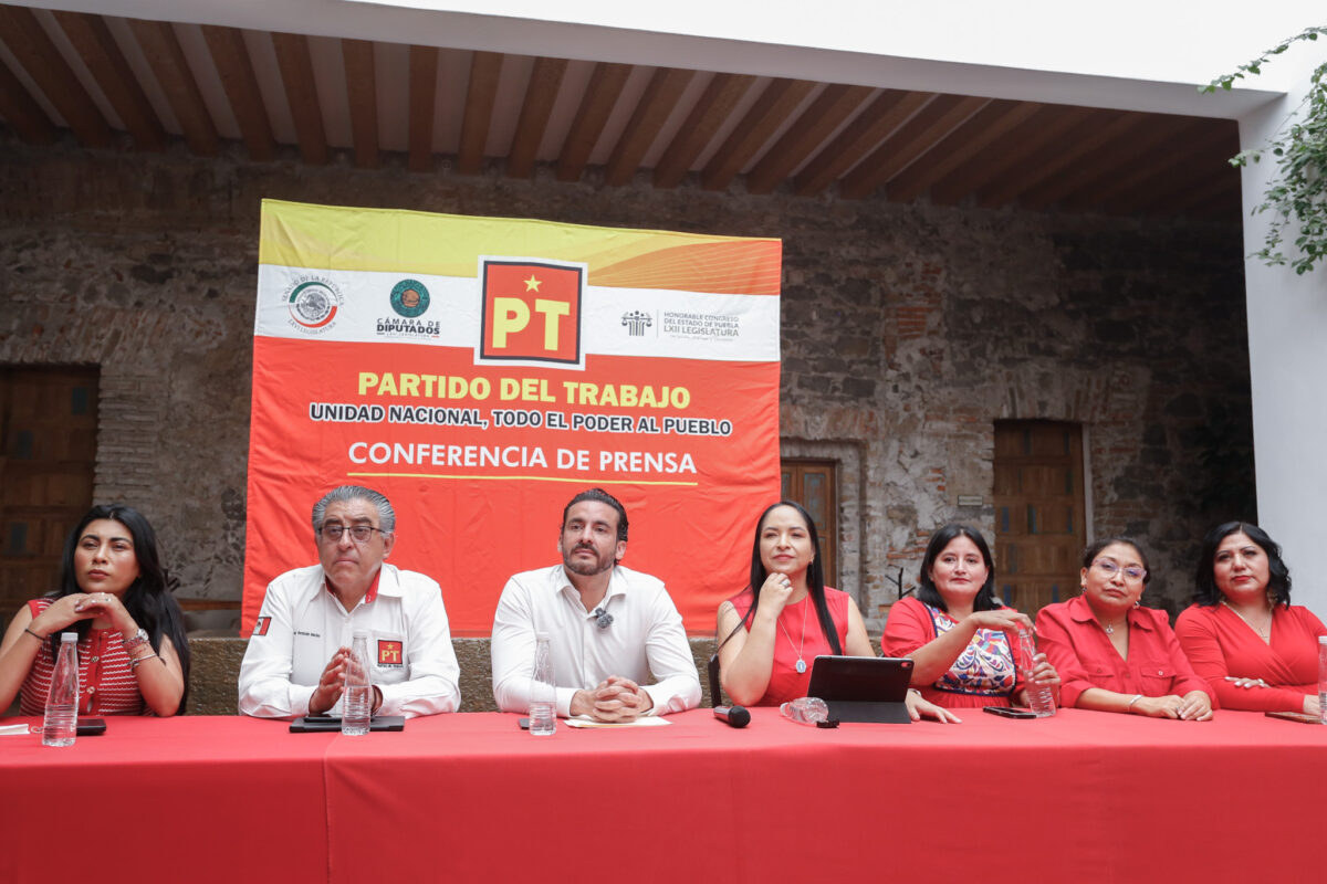 El Partido del Trabajo (PT) en Puebla, abre la puerta para que diputados y alcaldes de otros partidos políticos, pueden reelegirse con ellos en la elección de 2027.