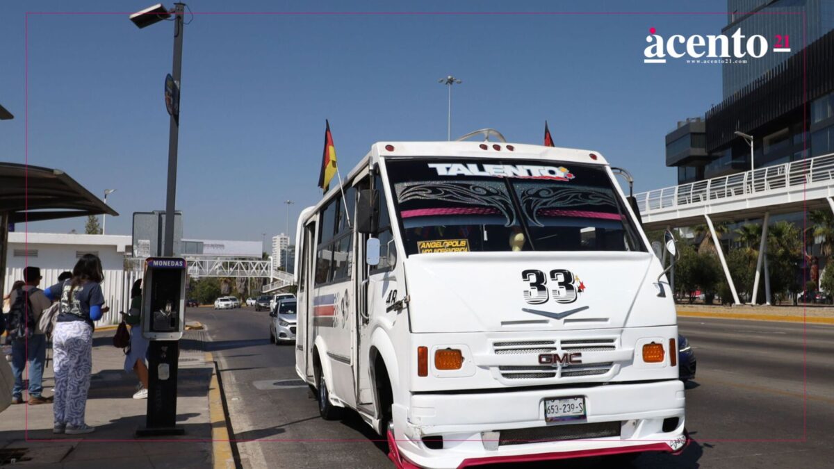 Captan momento de asalto en transporte público de Puebla por la 32 Poniente