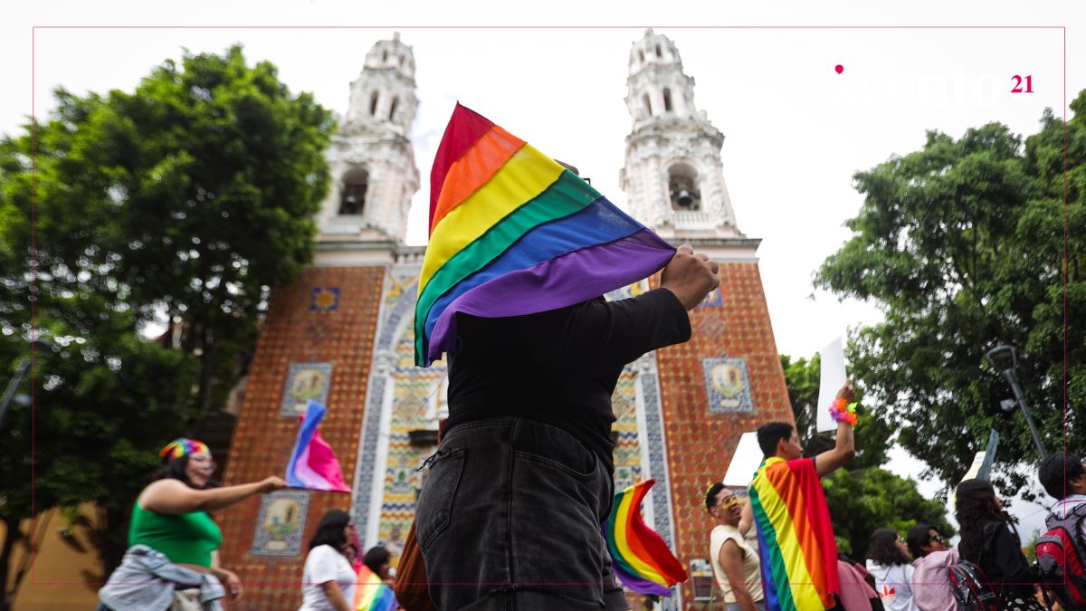 Marcha del orgullo LGBT en Puebla reúne a más de 5 mil personas