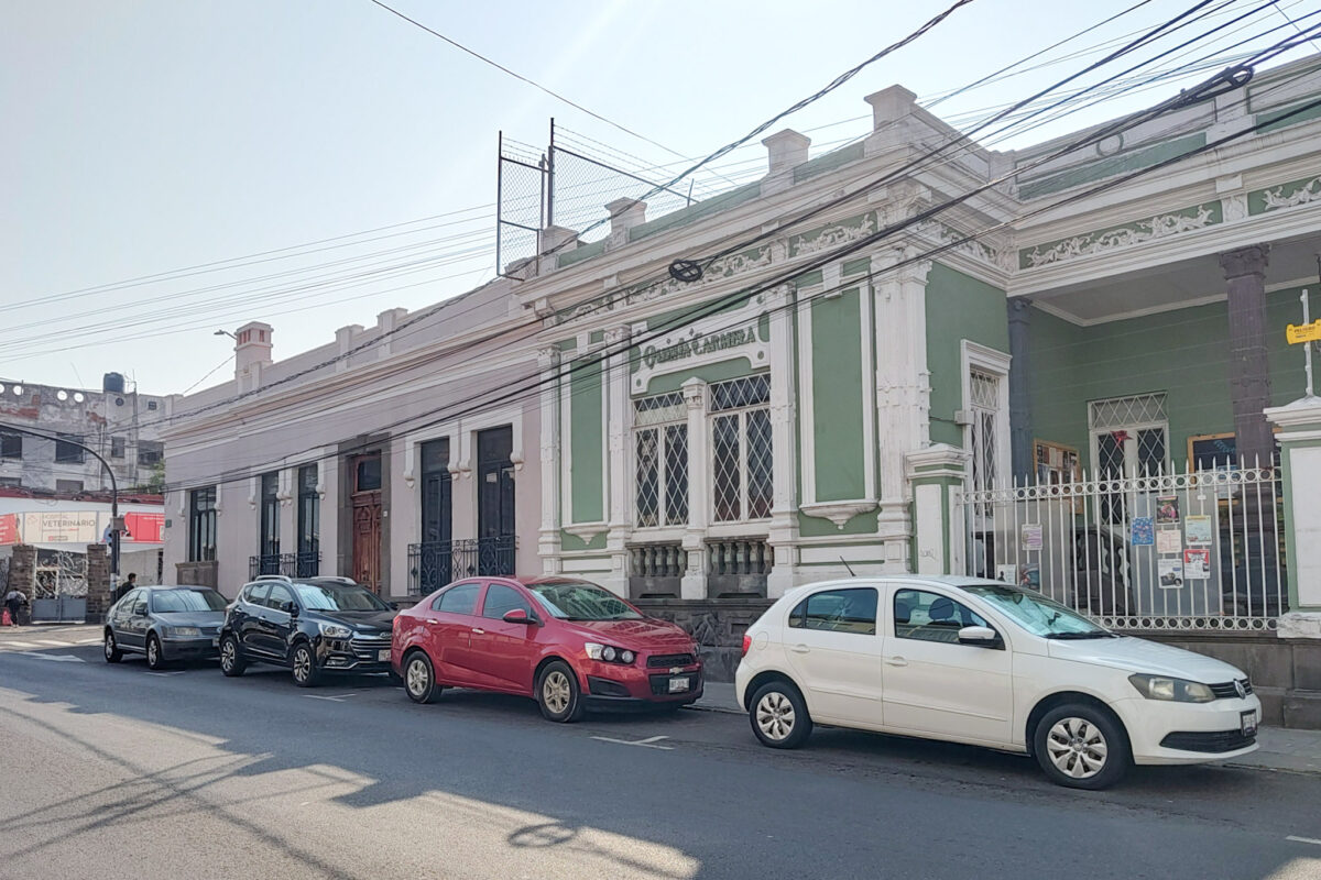 Durante la Comisión de Gobernación, la regidora María Guadalupe Arrubarena García informó de esta situación de invasión de cajones de parquímetros.