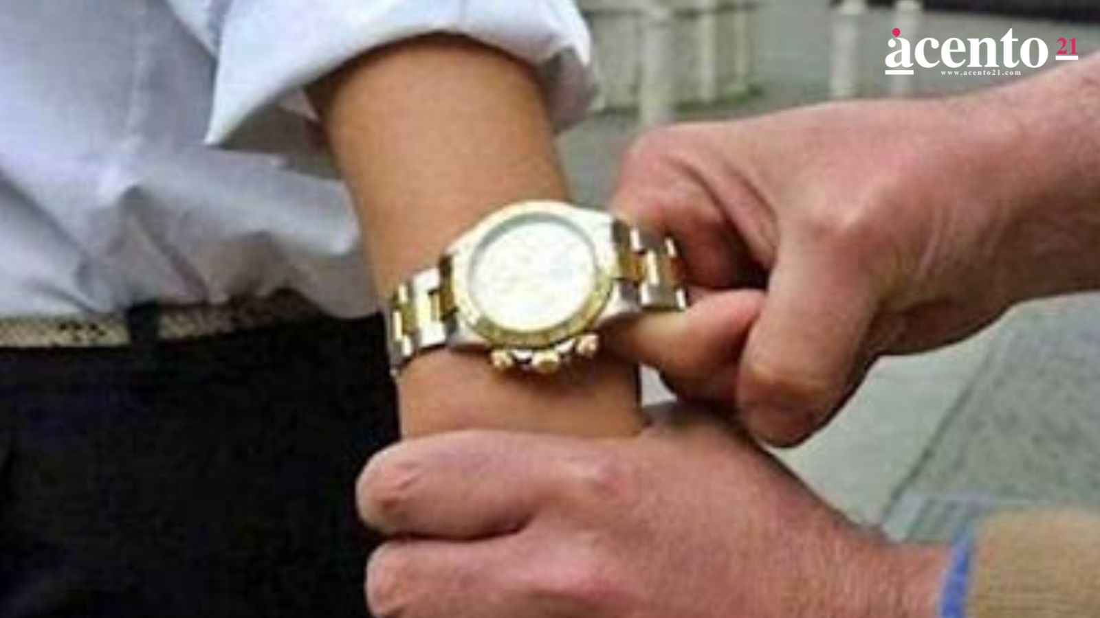 Despojan de reloj valuado en medio millón de pesos a un hombre al salir del Toks de Lomas de Angelópolis