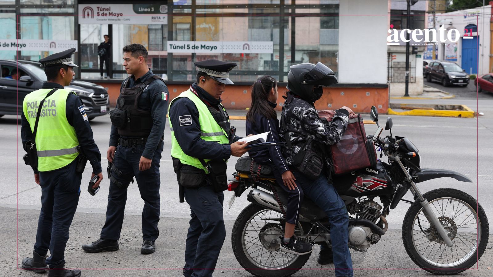 Las nuevas reglas para motociclistas en Puebla: cascos con calcomanía, sin licencias provisionales y chaleco para repartidores