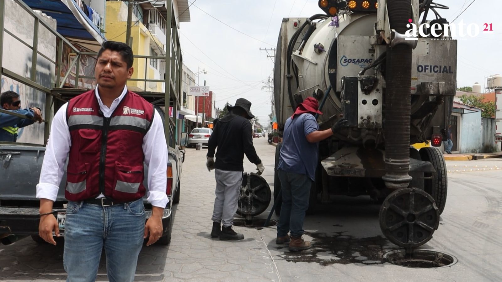 Omar Muñoz supervisa labores de desazolve previas al inicio de la Feria de Cuautlancingo