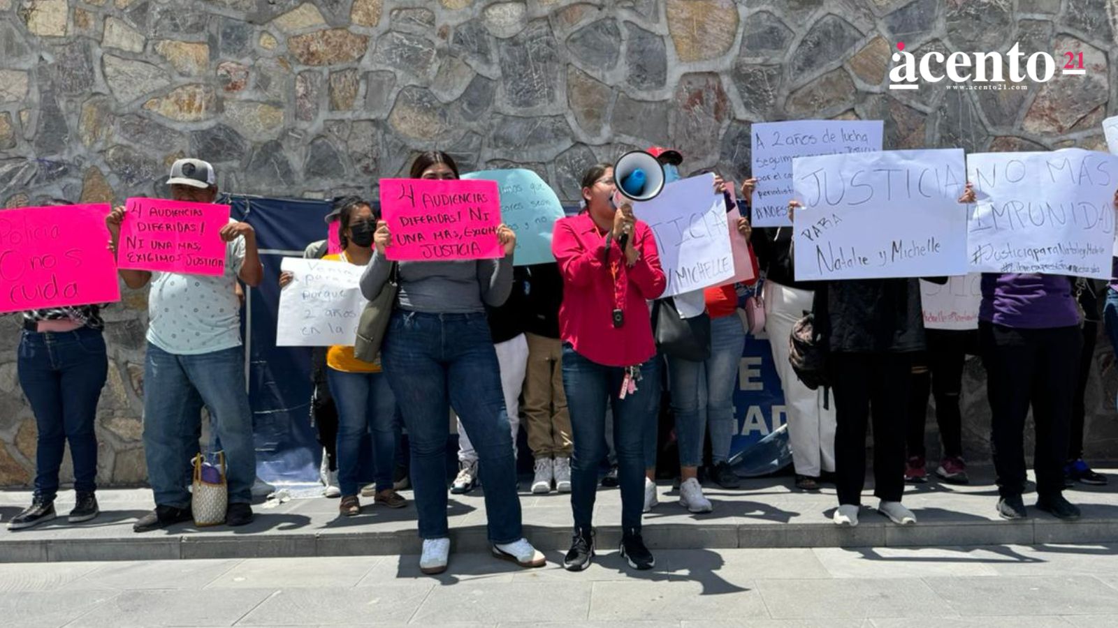 Protestan previo a la audiencia vs ex alcaldesa de Izúcar por la agresión y tortura que sufrieron dos periodistas