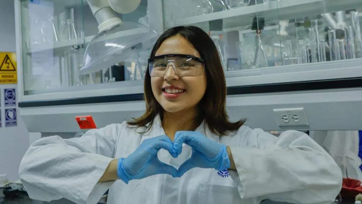 Conoce la historia de Karla Méndez, estudia 7 licenciatarias simultáneamente