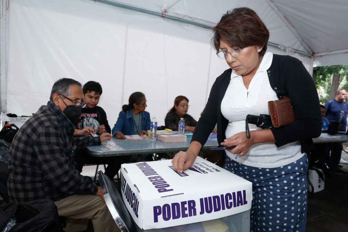 Tras la revisión de los requisitos de elegibilidad, el INE realizó el reparto de cargos de quienes obtuvieron más votos en la elección judicial.