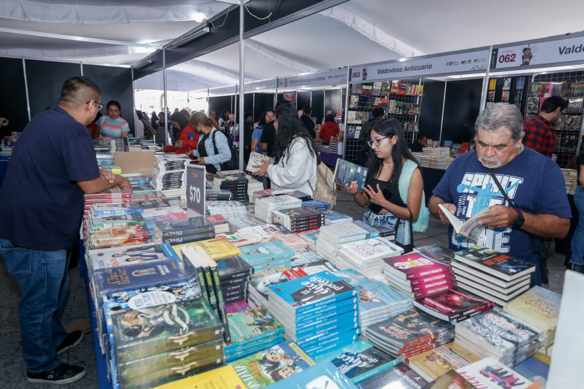 Este viernes se inauguró la Feria Internacional del Libro por la titular del Instituto Municipal de Arte y Cultura (IMACP), Anel Nochebuena, quien reveló que se contarán con diversas actividades, habrá más de cien editoriales y durará diez días.