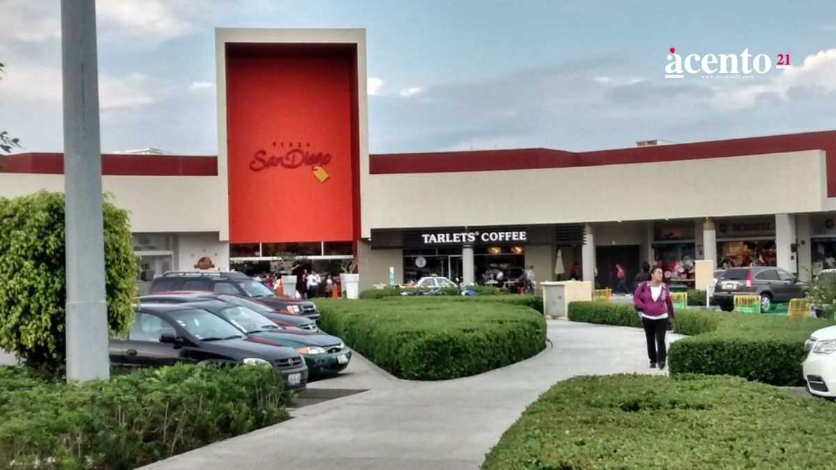 Ahora desvalijan vehículos en Plaza San Diego; los dejan en tabiques Ahora desvalijan vehículos en Plaza San Diego; los dejan en tabiques