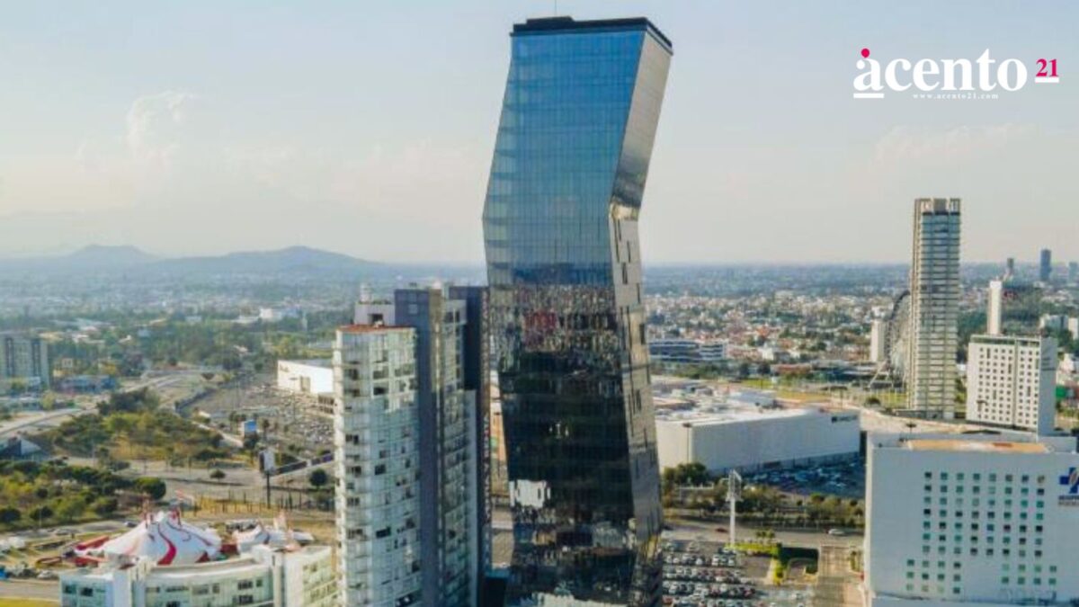 Hombre se quita la vida al arrojarse desde la Torre Platea de la Atlixcáyotl