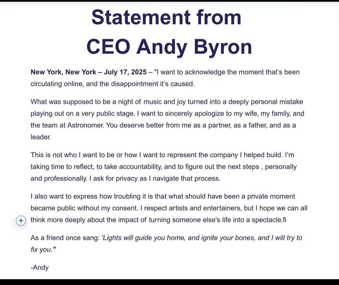 Un video que ha comenzado a circular en redes sociales ha generado controversia en el entorno corporativo de una empresa en Estados Unidos, luego de que dos altos ejecutivos —Andy Byron, CEO de la compañía, y Kristin Cabot, directora de Recursos Humanos— aparecieran juntos en una transmisión sin aparentes reservas.