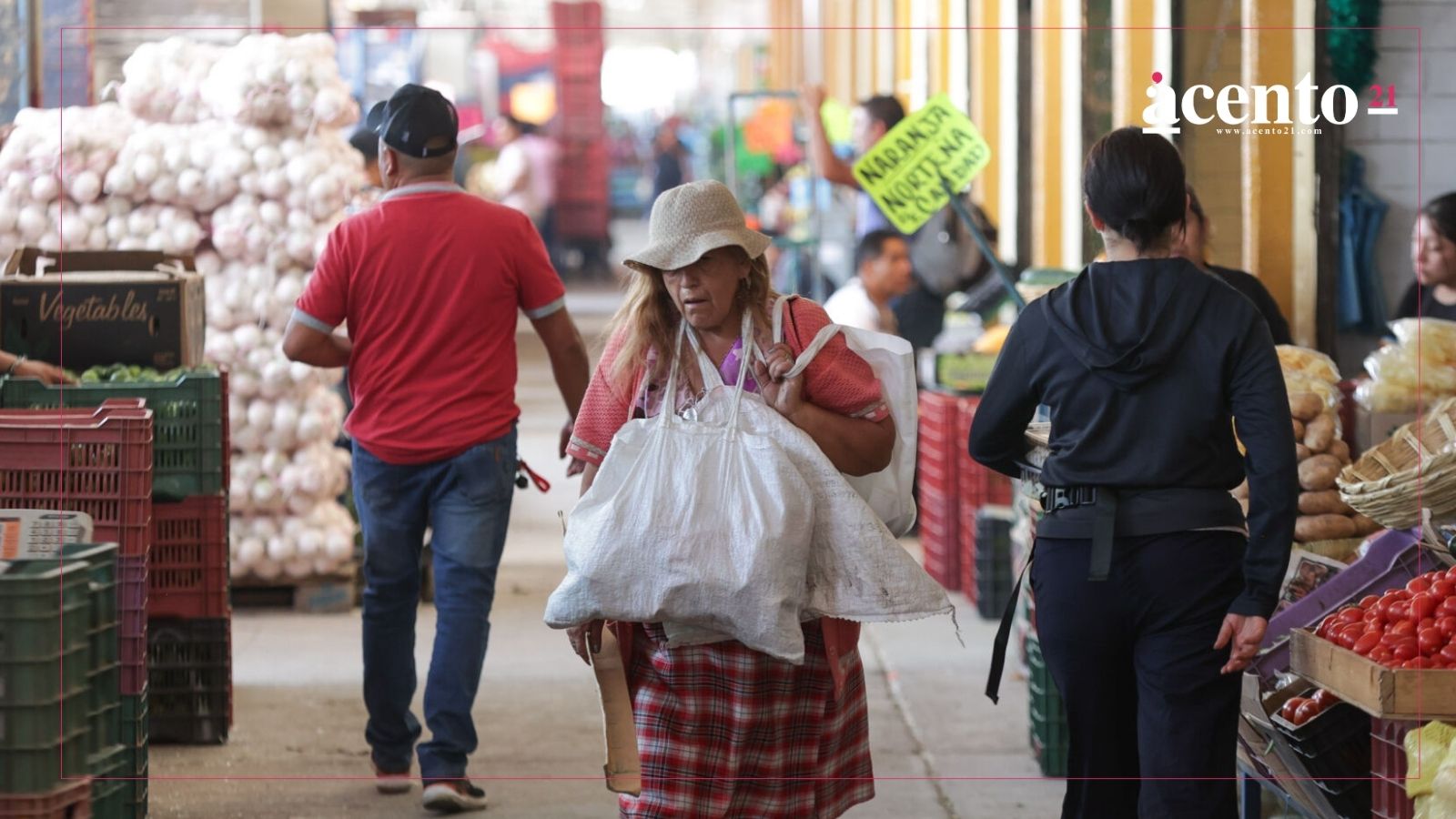 Retiran camión que obstruía bodegas en la Central de Abasto y afectaba ventas de mujeres indígenas