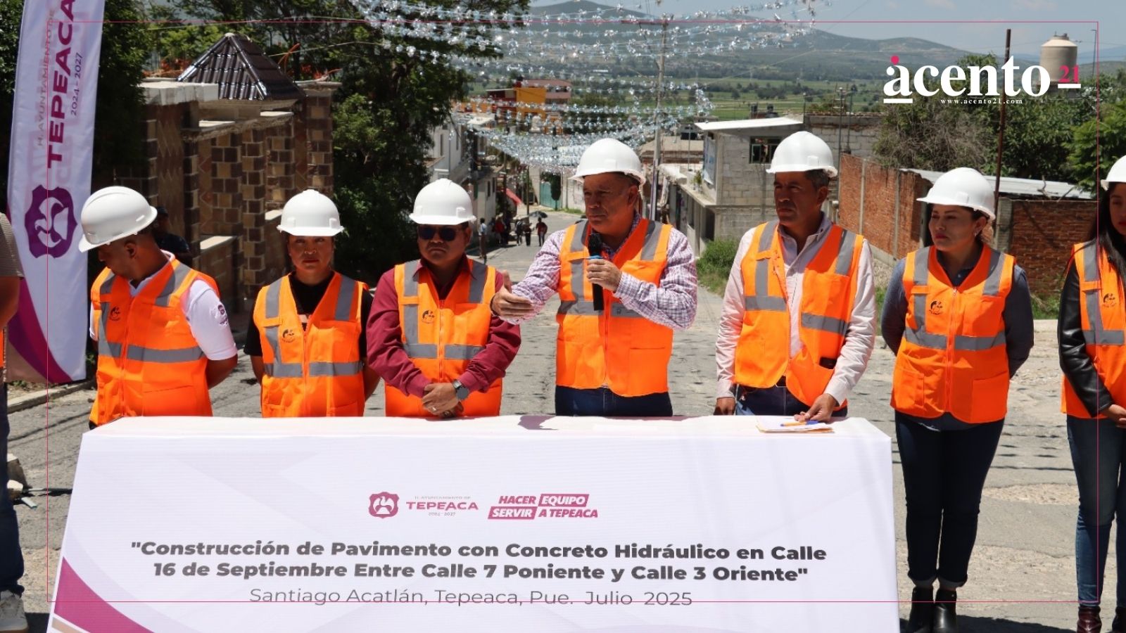 Arranca obra de pavimentación con concreto hidráulico en Santiago Acatlán